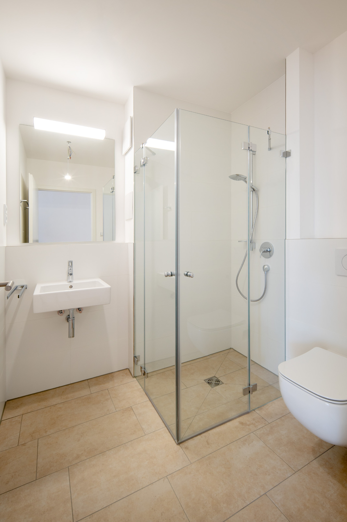 Gäste-WC mit Dusche